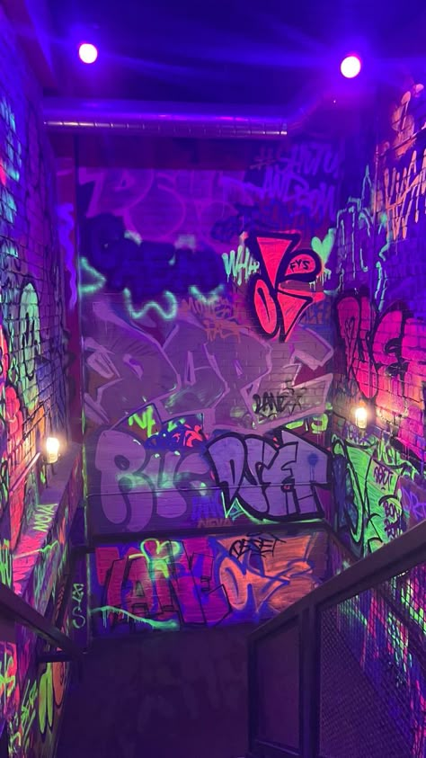 Acid Wallpaper, Pink Neon Wallpaper, Graffiti Room, Mustang Wallpaper, Graffiti Photography, Graffiti Wallpaper Iphone, Cool Pictures For Wallpaper, Crazy Wallpaper, Urban Street Art