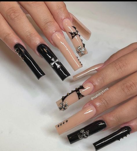 French Tip Styles, Brat Nails, Black French Tip Nail, Pretty Features, Acrylic Inspiration, Black French Tip, French Tip Nail Art, Punk Nails, Goth Nails