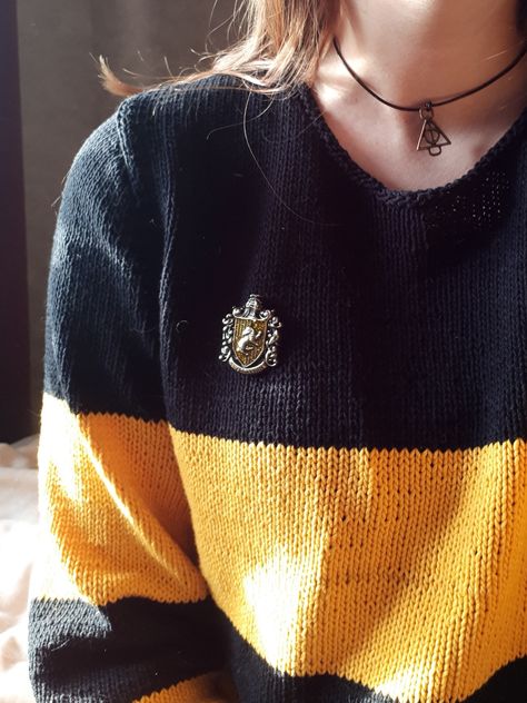 Hufflepuff sweater Hufflepuff Sweater, Hufflepuff Outfit, Hogwarts Outfits, Hufflepuff Aesthetic, Hufflepuff Pride, Mode Rose, Buku Harry Potter, Images Harry Potter, Harry Potter Hufflepuff