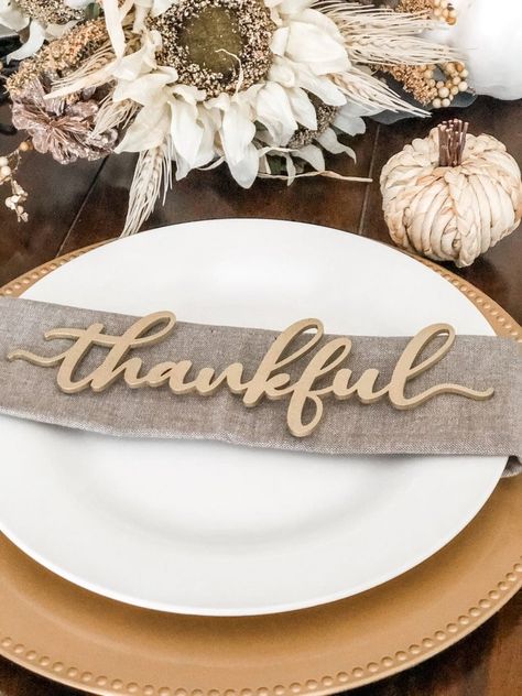 Thanksgiving Place Cards, Fall Table Decor, Thankful Word Plates, Holiday Place Setting, Gold Thankful Sign, Blessed Grateful Gather - Etsy Thanksgiving Plate Decorations, Thanksgiving Folding Table Decor, Thanksgiving Plate Setting, Thanksgiving Dining Table Decor, Thanksgiving Place Settings, Thanksgiving Decorations Table Setting, Thanksgiving Table Setup, Marbleized Decor, Autumn Centerpieces