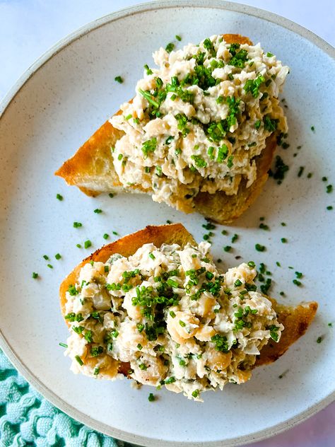 Mashed Chickpea Salad, Baked By Melissa, Chickpea Salad Sandwich, Chickpea Salad Recipes, Summer Meals, Vegetarian Lunch, Food Baby, Lunch Meal Prep, Chickpea Salad