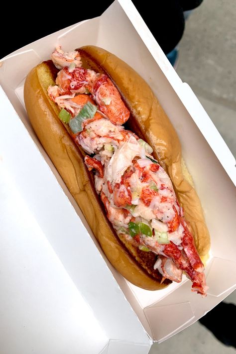 The Main Lobster Seafood Food Truck. Perfect for corporate catering, wedding catering, birthday parties, and more! Seafood Catering, Food Lobster, Lobster Food, Lobster Sandwich, Sandwhich Recipes, New York Food, Lobster Recipes, Food Street, Soup Season