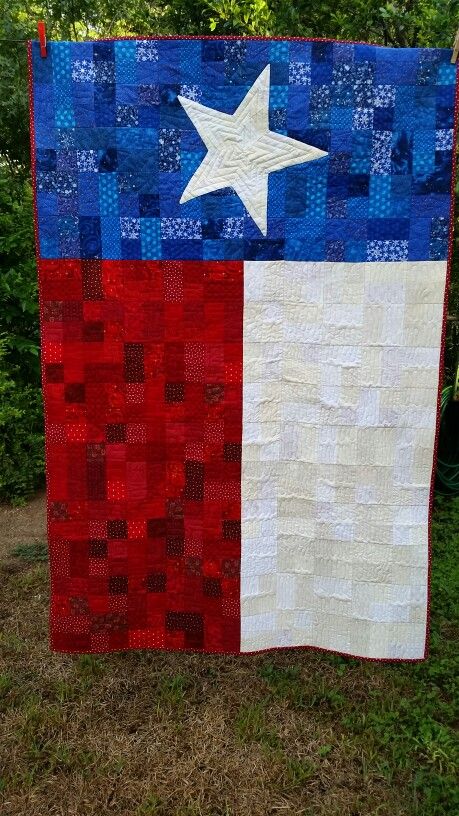 I have a lovely sister in law that might like this Texas flag quilt. ♥ Texas Flag Quilt Pattern Free, Texas Flag Quilt Pattern, Texas Flag Quilt, Texas Quilt, Texas Decor, Texas Gifts, Sunflower Quilts, Bed Quilt Cover, Flag Quilt