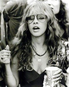 Fashion Icon: Stevie Nicks, THE Gold Dust Woman Rock Street Style, Stevie Nicks Style, Stevie Nicks Fleetwood Mac, Fashion 70s, Stevie Ray Vaughan, Stevie Ray, Female Musicians, Long Bangs, Keith Richards