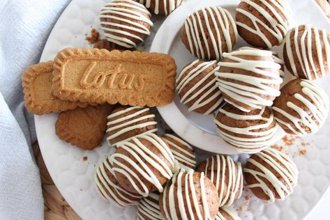 RECIPE: 3-Ingredient Biscoff Balls - Quick, Easy, Delicious! Biscoff Balls Recipe, Biscoff Balls, Tea Party Snacks, Foods To Cook, Biscoff Recipes, Cookie Balls, Pie Maker, Pies Maker, Cookie Butter