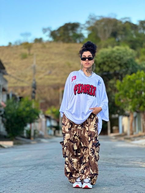 BATALHA DE RAP | sol west | HIP HOP | GANGSTER | TATUAGENS | ESTILO | CALÇA CAMUFLADA | PIXA IN Rap Outfit Woman, Hip Hop Dance Outfits Women, Chica Hip Hop, Hip Hop Style Women, Hiphop Girl, Hip Hop Aesthetic, Hip Hop Dance Outfits, Looks Hip Hop, Hip Hop Girl