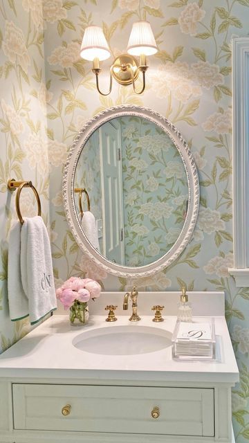 Traditional Bathroom Tile, Girly Bathroom, French Country Bathroom, Casa Vintage, Girls Bathroom, Dream House Interior, Traditional Bathroom, Design Living Room, Dream House Decor