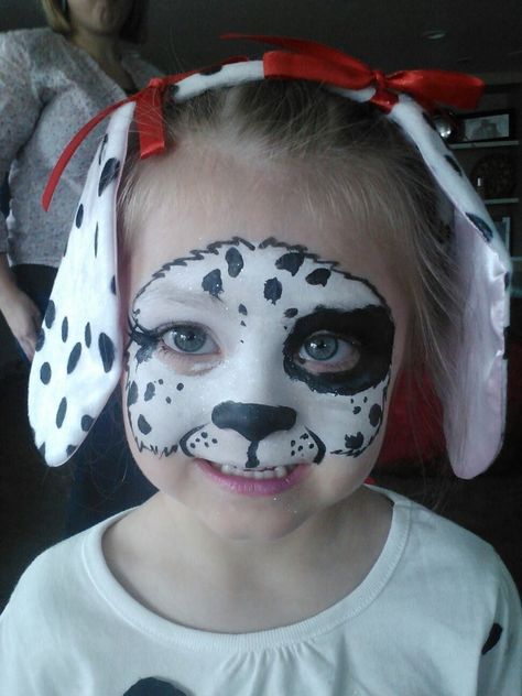 Dalmation Face Paint Kids Easy, Dalmatian Puppy Face Paint, Dalmation Face Paint Kids, Dalmatian Face Paint Kids, Dalmatian Makeup Kids, Adult Dalmation Costume Diy, Dalmatian Face Paint, Halloween Face Paint Kids, Dalmation Face Paint