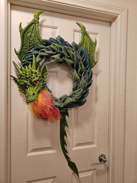 Dragon Wreath Diy, Dragon Wreath, Dollar Tree Crafts Diy, Easy Diy Halloween Decorations, Fun Wreath, Crafts Decor, Easy Diy Halloween, Tree Crafts, Dollar Tree Crafts