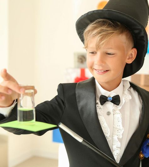 Looking for some easy magic tricks for kids? MomJunction shares such simple tricks that kids can practice and have fun. Easy Magic Tricks For Kids, Magic Tricks Tutorial, Magic Tricks For Kids, Magic Card Tricks, Kids Talent, Cool Magic Tricks, Magic Theme, Easy Magic Tricks, Magic For Kids