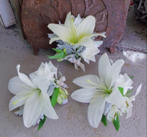 White Lily Corsage, Lily Corsage, Wedding Suggestions, Prom Flowers Corsage, White Corsage, Prom 23, Prom Glam, Prom Corsage And Boutonniere, Prom 2022