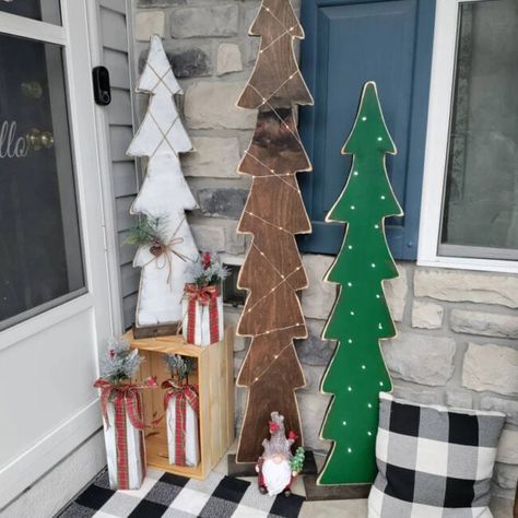 Christmas Wood Crafts Tree, Palet Christmas Trees, Outdoor Wooden Trees Christmas, Light Up Wooden Christmas Tree, White Wooden Christmas Tree, Reclaimed Wood Christmas Tree, Large Wooden Christmas Tree, Christmas Wooden Yard Decorations, Wooden Presents Decor