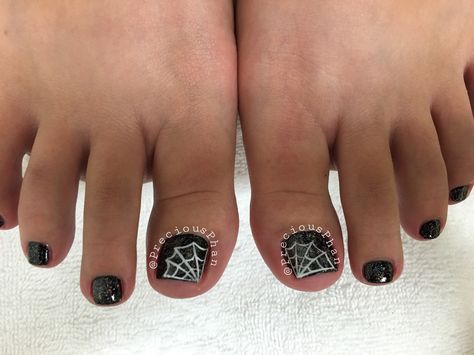 Spider Webb toes. Pedicure. #PreciousPhan Spiderweb Toenail Design, Punk Toenails, Gothic Pedicure Ideas, Spider Web Toe Nail Art, Spooky Pedicure Ideas, Spiderweb Toenails, Emo Toe Nails, Spiderweb Pedicure, Spooky Toe Nail Designs