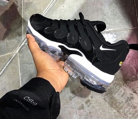 Air Vapormax Plus, Nike Air Vapormax Plus, Nike Air Shoes, Cute Sneakers, Fresh Shoes, Hype Shoes, Air Vapormax, Gym Shoes, Nike Air Vapormax