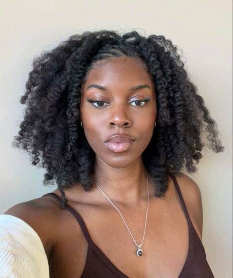 Trendy Natural Hairstyles, Nappy Hair, Natural Hair Beauty, Natural Curls Hairstyles, Hairdos For Curly Hair, Natural Hair Styles Easy, Natural Hair Updo, Natural Hair Inspiration, Baddie Hairstyles