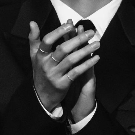 Taehyung Hands, Cute Kpop, His Hands, We Heart It, Lost, Bts, Black