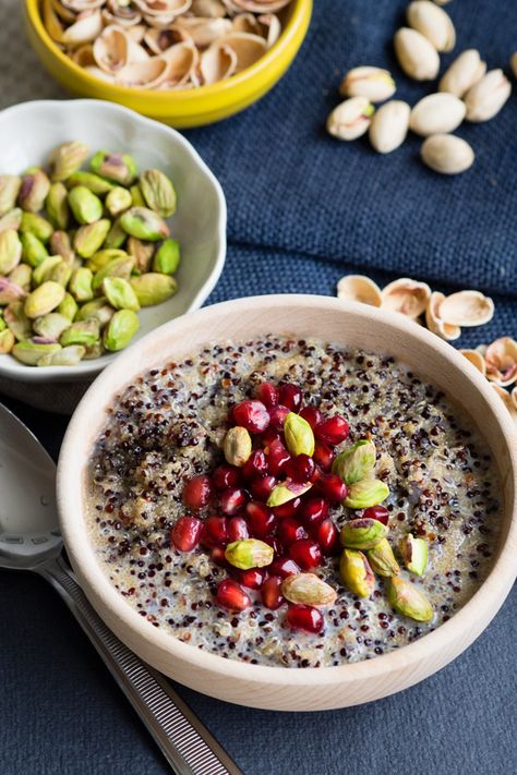 Warm up with this Peruvian Quinoa Porridge with Amaranth. Keep it simple or top it with fruits and nuts. Get a healthy start to the day. Vegan Peruvian, Overnight Chia Seed Pudding, Overnight Chia, Pancakes Fluffy, Slow Cooker Oatmeal, Welsh Cakes, Recipe Copycat, Quinoa Porridge, Overnight Recipes