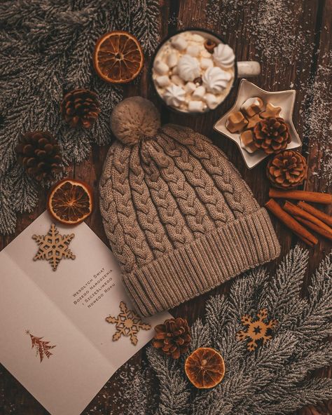 𝙁𝙡𝙖𝙩𝙡𝙖𝙮 | 𝙎𝙩𝙞𝙡𝙡 𝙇𝙞𝙛𝙚 | 𝘽𝙡𝙤𝙜 (@annemademoiselle) • Instagram photos and videos Books Photography, Christmas Flatlay, Flat Lay Photos, Still Life Photos, Nordic Christmas, Flat Lay Photography, Still Life Art, Autumn Aesthetic, Life Blogs