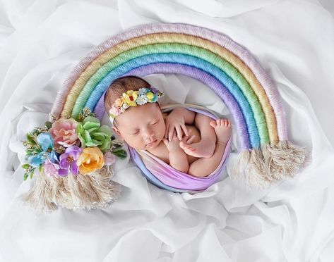 𝚙𝚒𝚗𝚔𝚢𝚝𝚒𝚗𝚔𝚜𝚋𝚘𝚞𝚝𝚒𝚚𝚞𝚎 on Instagram: “So very special! Image by @bellybeautifulportraits, my pastel rainbow prop in use 💕” Rainbow Baby Photography, Newborn Photoshoot Ideas, Siblings Photos, Picture Props, Newborn Photography Ideas, Newborn Baby Photoshoot, Rainbow Nursery, Foto Baby, Newborn Photoshoot