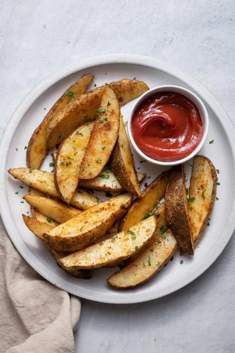 Baked Potato Wedges {Crisp Results!} - FeelGoodFoodie Oven Baked Potato Wedges, Baked Potato Wedges Recipe, Oven Baked Potato, Lemon Poppy Seed Scones, Baked Potato Wedges, Crispy Potato Wedges, Crispy Baked Potatoes, Burger Side Dishes, Potato Wedges Recipe