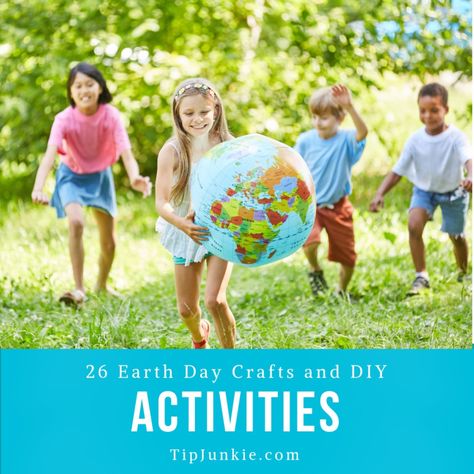 Earth Day Activities For Kids, Earth Day Art, Earth Day Games, Things To Do Outside, Earth Science Activities, Art Recipes, Globe Crafts, How To Recycle, Earth Day Crafts