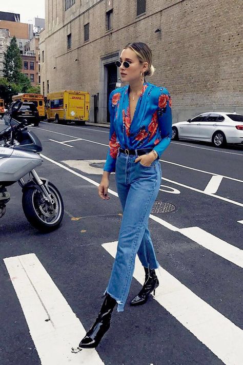 All Blue Outfit, Summer Vintage Outfits, Look Jean, Denim On Denim, Trendy Swimwear, Fashion Trends Winter, Outfit Jeans, Street Style Trends, Runway Trends