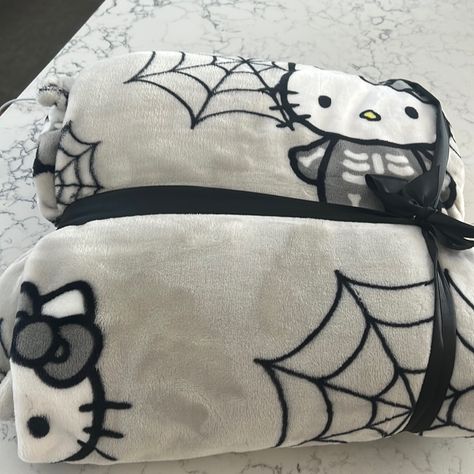 Viral On Tiktok New With Tags The Price Is Not Negotiable Black Hello Kitty Pillow, Hello Kitty Things, Hello Kitty Holiday, Goth Gifts, Hello Kitty Bedroom, Hello Kitty Blanket, Hello Kitty Gifts, Hello Kitty Baby, Halloween Color