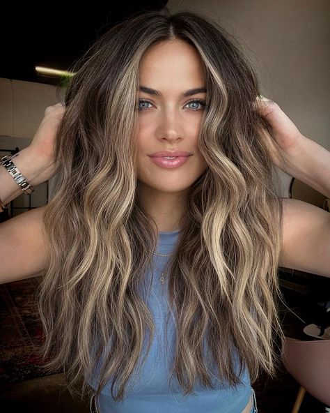 Kaitlyn Brown | Florida Hairstylist & Educator on Instagram: “Bon Voyage Brunette 🏝🌊 Who’s mentally & physically ready for a Summer vacation? We strategically added more sun kisses to the hair to make…” Summer Brunette Hair Balayage Sun Kissed, Level 7 Hair Color, Bronze Balayage, Blonde Hair With Roots, Darker Hair, Bronze Hair, Bronde Hair, Color Formulas, Hair Color Formulas