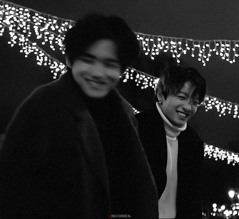 Krnb Icons, Gif Taekook, Taekook Gif, Black And White Gif, Gif Kpop, Taehyung Gif, V Gif, Bts Black And White, Tae Kook