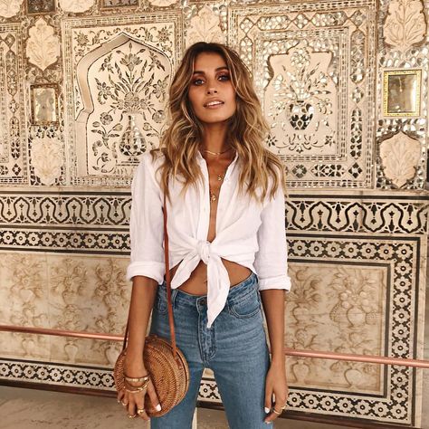 306 Likes, 5 Comments - DOMINIQUE ELISSA (@dominiquelissa) on Instagram: “Every time you turn a corner here, you find something even more amazing ✨” White Blouse Jeans, Hair Vacation, Classy Summer Outfits, Plus Size Summer Outfit, Womens Fashion Casual Summer, Outfit White, Legging Outfits, Blouse Jeans, Jewellery Gold