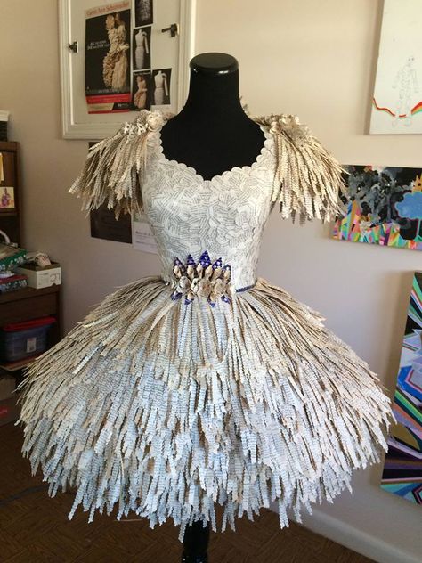 The Things in My Studio — Finished today, because it has to go out in 43... Recycled Dress Ideas, Paper Dress Art, Recycled Costumes, Newspaper Dress, Soda Can Art, Crazy Dresses, Paper Clothes, Recycled Dress, Thrift Store Refashion