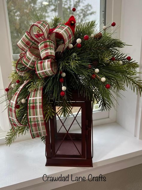 Christmas Lantern Toppers, Lantern Swags Christmas, Decorated Lanterns For Christmas, Decorated Lanterns Ideas, Winter Lantern Ideas, Christmas Lanterns Decorated Diy, Christmas Latern, Latern Decor, Christmas Greenery Decor