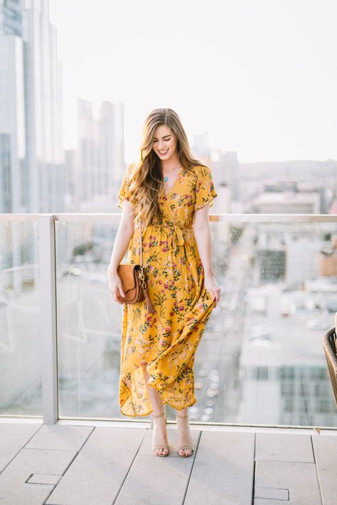 Thrifting Inspiration, Pretty View, Sweet Dresses, Dress Photoshoot, Maxi Dress Designs, Flowery Dresses, Basic Fashion, Turkish Lamps, French Dress