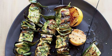 Swordfish Skewers, Friday Dinners, Zucchini Skewers, Seafood Cuisine, Easy Bbq Recipes, Fish Entrees, Sea Foods, Salsa Verde Recipe, Grilled Foods