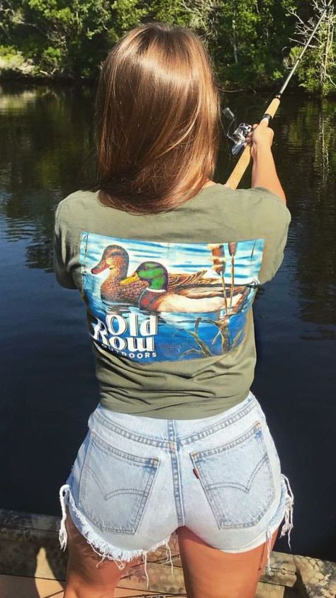 (2) Following | Tumblr Fishing Girl, Fishing Girls, Country Girl, Hunting Fishing, Hunting, Fishing