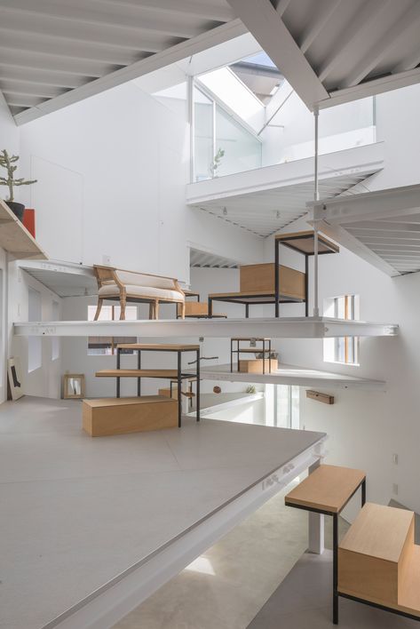 "The client requested that the members of the family can feel close to each other regardless of where they are in the house," said a statement from the studio, which is based in nearby Kobe. Japanese Living Rooms, Japanese Living Room, Architect Design House, Hotel Project, Home Design Ideas, Minimalist Architecture, Japanese House, Architect Design, Interior Design Projects