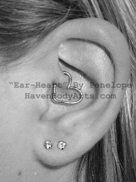 love this Kerr Smith, Triple Helix Piercing, Heart Piercing, Helix Piercings, Cool Piercings, Piercings Unique, Cute Piercings, Lobe Piercing, Daith Piercing