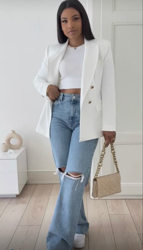 White Blazer Outfits, Outfits Con Jeans, Stile Hijab, Blazer Outfits For Women, Mode Kimono, Blazer Outfit, Woman Suit Fashion, Elegante Casual, Looks Street Style