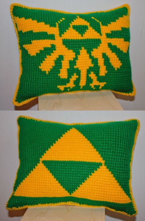 Crotchet Blanket Patterns, Zelda Crochet, Zelda Pattern, Legend Of Zelda Triforce, Zelda Gifts, Zelda Triforce, Crochet Graphs, Tunisian Crochet Hook, Easy Knitting Projects