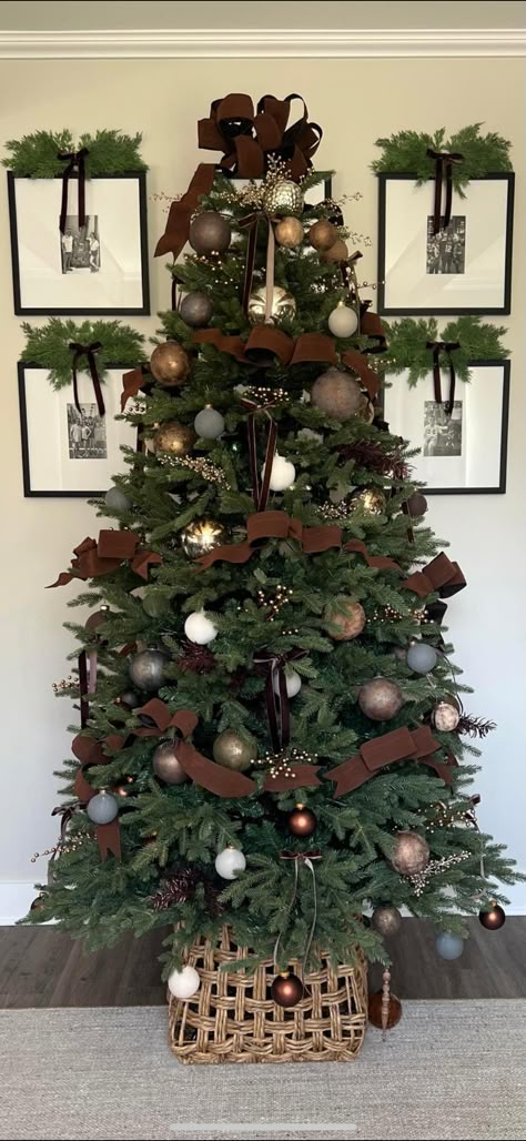 Christmas Tree Inspo, Christmas Dreaming, Christmas Tree Decorating Themes, Cozy Christmas Decor, Neutral Christmas Decor, Christmas Decor Inspiration, Country Christmas Decorations, Christmas Tree Inspiration, Christmas Themes Decorations