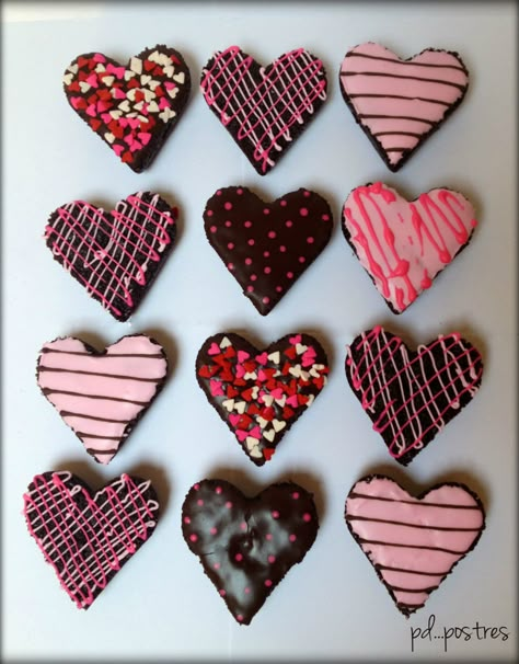 Brownies For Valentines Day, Heart Brownies Valentines Day, Brownie Decorating Ideas Valentines Day, Brownies Valentines Day Ideas, Brownie Heart Cake, Valentines Brownies Packaging, Valentines Day Brownies Ideas, Brownie Valentine Ideas, Valentines Brownies Ideas