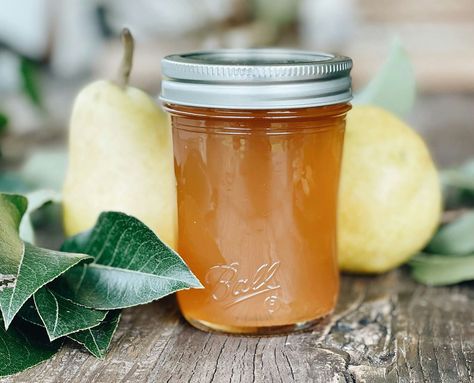 Pear Jelly (w/ Realfruit® Classic Pectin) | Ball® Mason Jars Pear Jelly Recipes, Pear Jelly, Canning Pears, Pectin Recipes, Pear Preserves, Caramel Pears, Pear Jam, Jar Of Jam, Jam Recipes Homemade