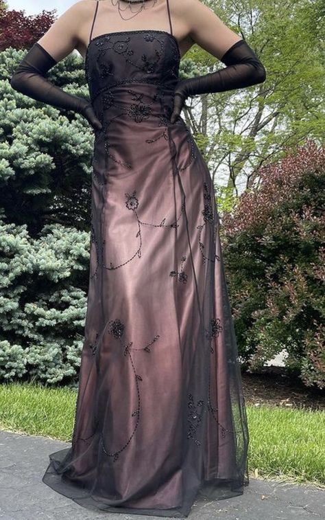 Vintage Fancy Dress, Goth Prom Dresses Long, Prom Dresses That Cover Your Back, Goth Ball Dress, Prom Dresses Masc, 90 Dresses Style Formal, Vintage Prom Dress Aesthetic, Dark Coquette Prom Dress, Vintage Inspired Prom Dresses