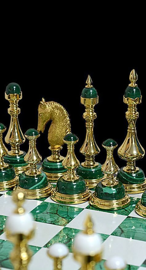 Chess Set Unique, Tafel Decor, Chess Game, Chess Pieces, 영감을 주는 캐릭터, Chess Set, Dream House Decor, Green Aesthetic, Rococo