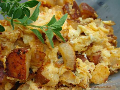 Potatoes And Eggs, Country America, Italian Eggs, American Comfort Food, Potato Sandwich, Italian Potatoes, American Food, Food Culture, Food Obsession