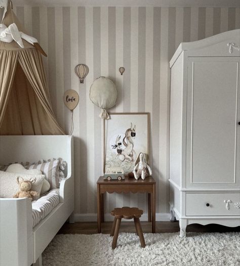 Busunge Ikea Kids Rooms, Ikea Busunge Bed, Toddler Boy Neutral Bedroom, Busunge Bed, Toddler Bedroom Ikea, Toddler Room Wallpaper, Neutral Toddler Room, Ikea Toddler Room, Ikea Toddler Bed