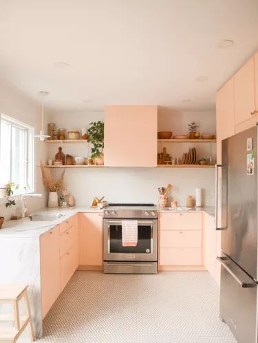 Kitchen Triangle, Pastel Kitchen, Kabinet Dapur, Flat Panel Cabinets, U Shaped Kitchen, Pink Kitchen, Kitchen Colors, Kitchen Layout, Beautiful Kitchens