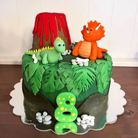 25 Amazing Dinosaur Cake Ideas - Blitsy The Good Dinosaur Cake, Dinosaur Cake Ideas, Dino Birthday Cake, Minnie Mouse First Birthday, Dino Cake, Dinosaur Birthday Cakes, Dinosaur Themed Birthday Party, Toddler Birthday Party, Creature Of Habit