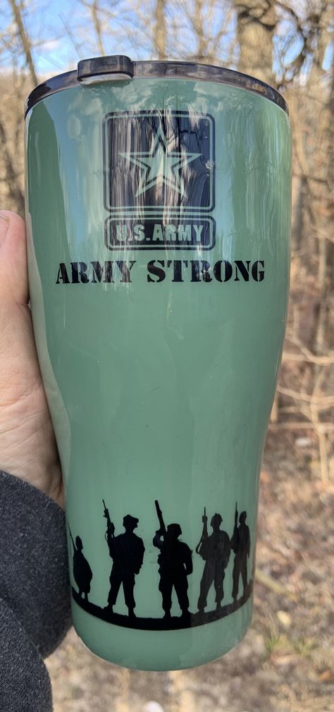 Army Tumbler Ideas, Resin Tumbler Ideas For Men, Manly Tumblers, Personalized Cups Diy, Tumbler Ideas For Men, Kneeling Soldier, Resin Cups, Sports Lover Gifts, Military Honor