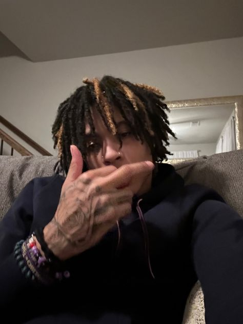 Black Dreads, Cute Dreads, Discord Pfps, Dreadlock Hairstyles For Men, Light Skin Men, Dark Skin Boys, Dark Skin Men, Cute Black Guys, Dread Hairstyles